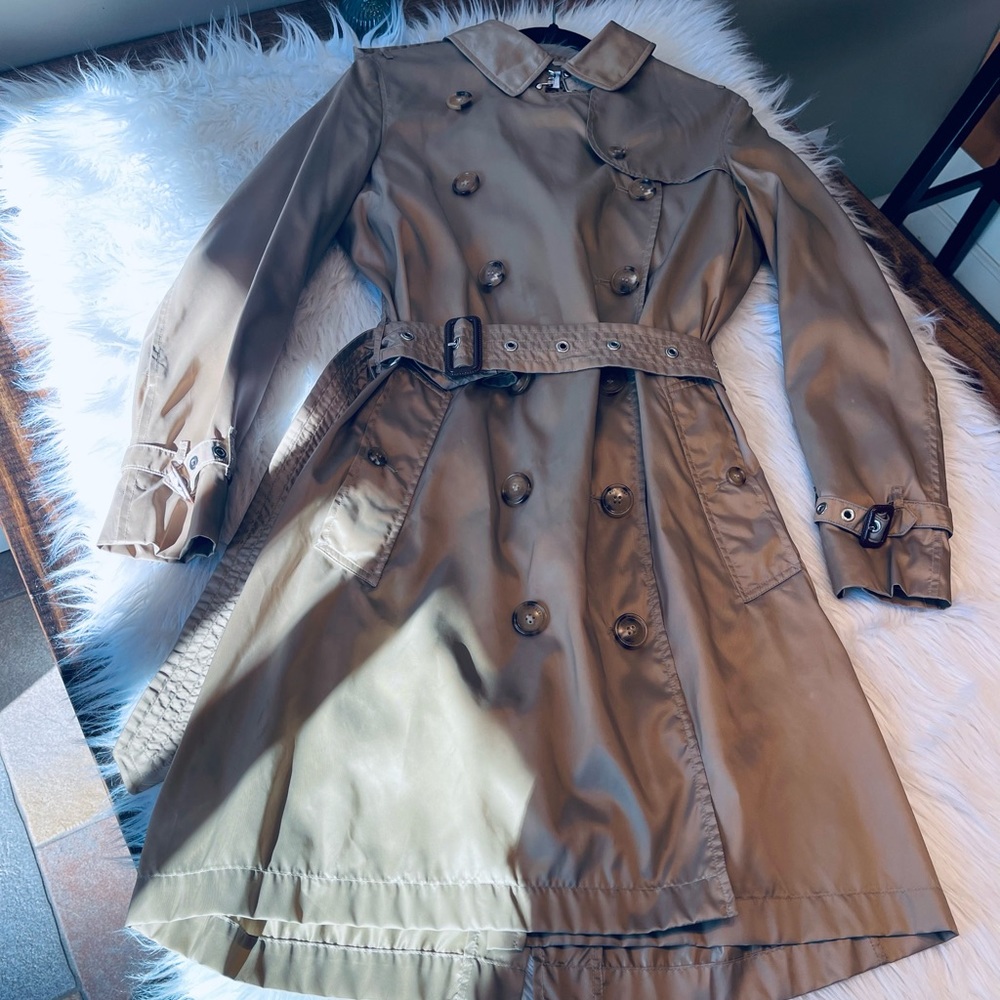 Burberry Silky Tan Belted Raincoat/ Trench Coat - Picture 3 of 16